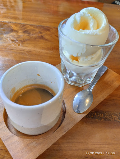 Pulle Coffee & Eatery