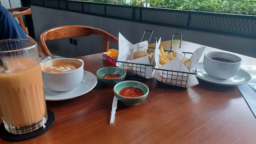 HODL TREE COFFEE & CHILL, PAKANSARI
