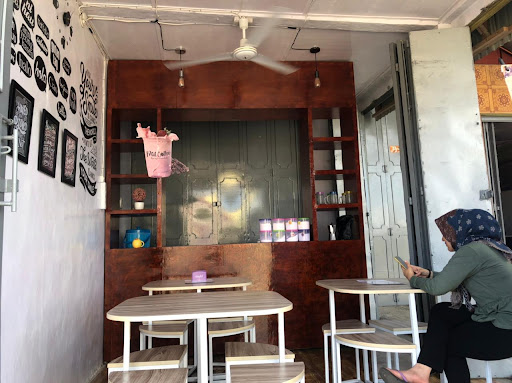 Garis Temu Cafe