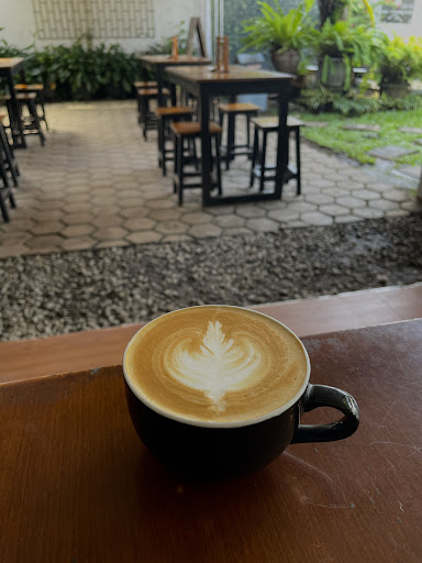 Wotish Coffee & Eatery - Kedai Kopi Bernuansa Taman