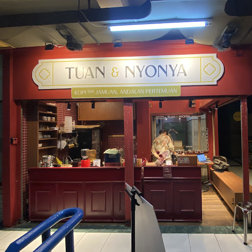 Tuan dan Nyonya: Kopi dan Jamuan