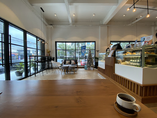 EMJI Coffee & Eatery Pluit