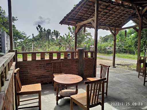 KERIS (KEDAI INSPIRASI)