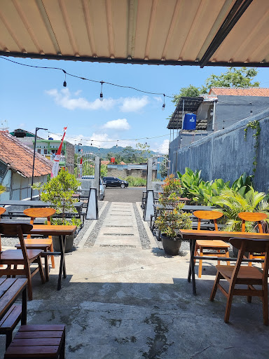 OTAKU Coffee & Roastery Awirarangan