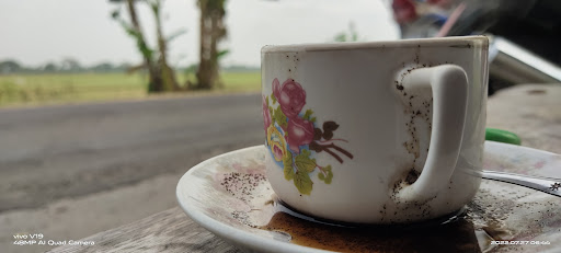 Warung Kopi Tengah Sawah