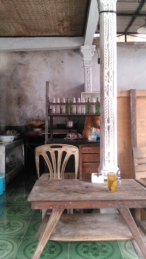 Warung Pak Gito Sambirejo.