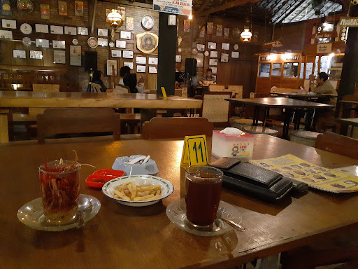 WEDANGAN LEK MAN/Comando Coffee