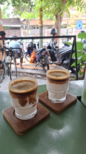 Titik Tengah Coffee & Space