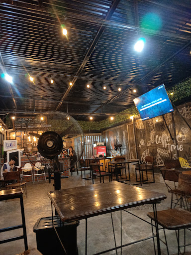 De Paslah Coffe and Resto