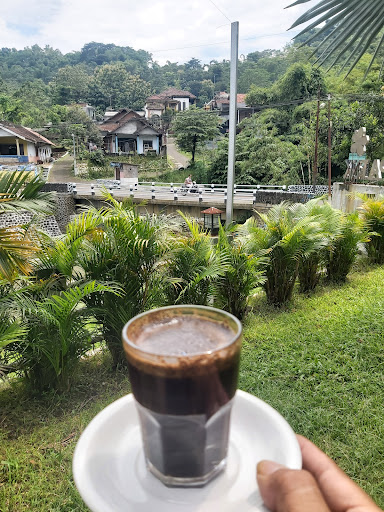 Lumia Coffee and Eatery Lawang