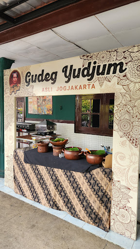 Kedai kopi panjang umur dan roti kukus srikaya lombok gomong
