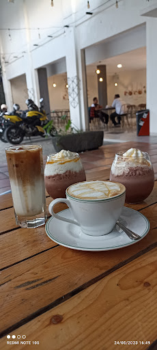 OMAH MOELJO COFFEE