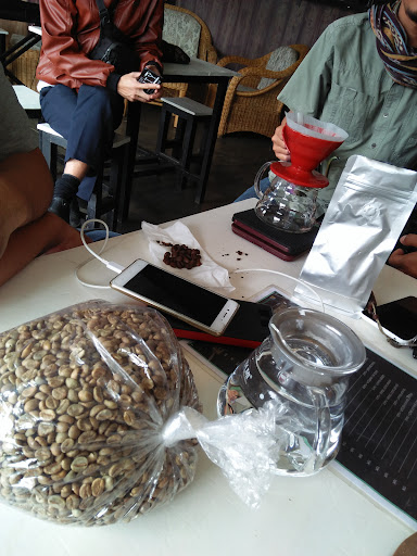 SENJA Coffee & Eatery ( Kedai Ruang Senja )