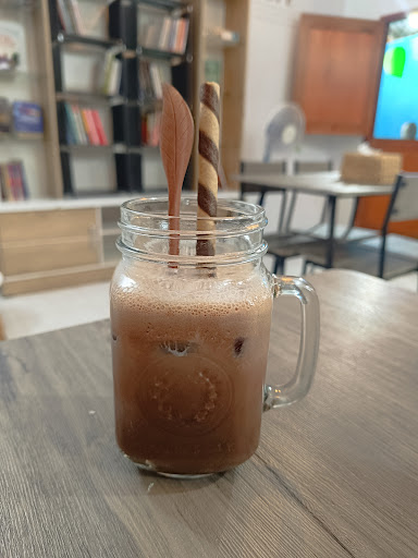 Qiarono Coffee & Books